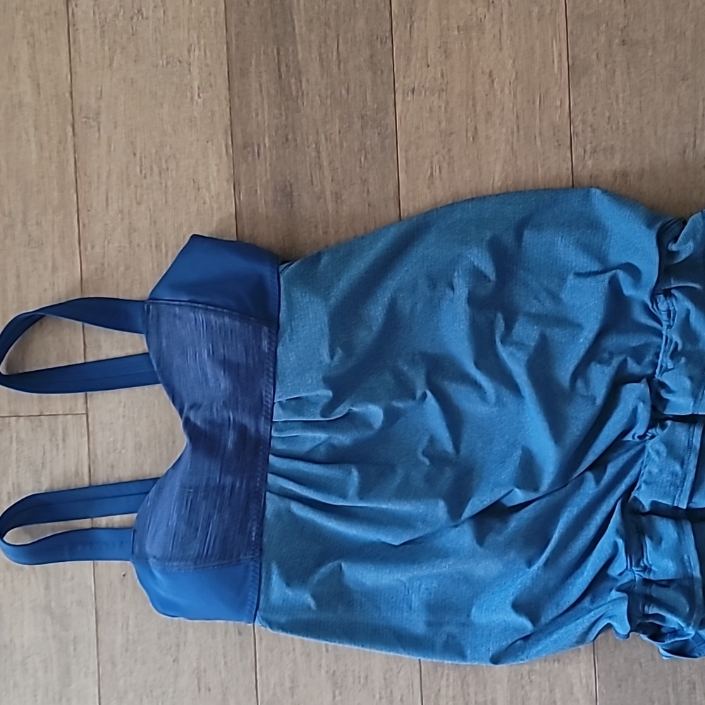 Lululemon size 4
